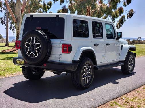 Bright White Clearcoat 2024 Jeep Wrangler Sahara