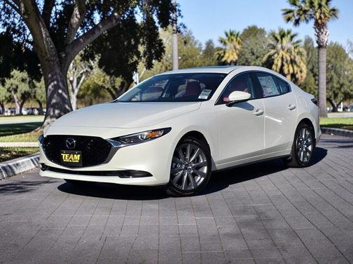 Snowflake White Pearl 2026 Mazda Mazda3 FWD w/Preferred Package