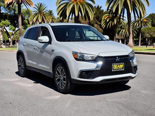 Diamond White Pearl 2018 Mitsubishi Outlander Sport 2.0 ES