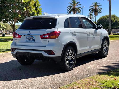 Diamond White Pearl 2018 Mitsubishi Outlander Sport 2.0 ES