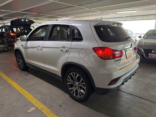 Diamond White Pearl 2018 Mitsubishi Outlander Sport 2.0 ES