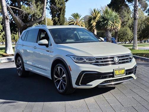 Oryx White Pearl Effect 2022 Volkswagen Tiguan 2.0T SEL R-Line