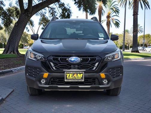 Crystal Black Silica 2024 Subaru Outback Wilderness