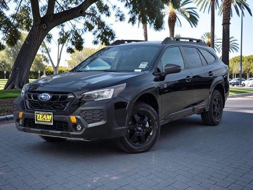 Crystal Black Silica 2024 Subaru Outback Wilderness