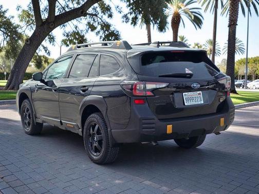 Crystal Black Silica 2024 Subaru Outback Wilderness