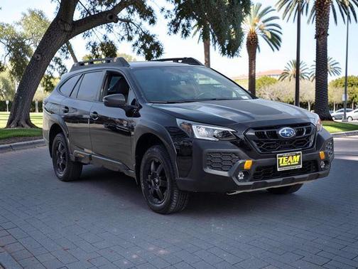 Crystal Black Silica 2024 Subaru Outback Wilderness