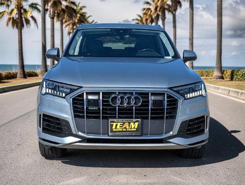 Satellite Silver Metallic 2024 Audi Q7 55 Premium Plus
