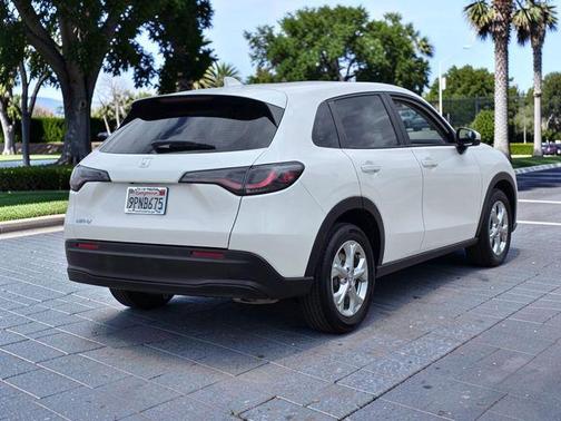 Platinum White Pearl 2025 Honda HR-V LX