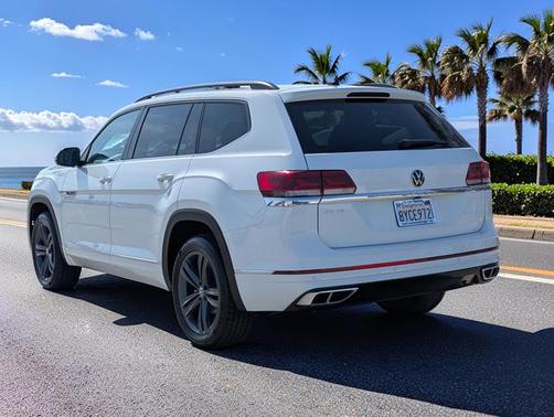 Pure White 2021 Volkswagen Atlas 3.6 V6 SE w/ Technology R-Line