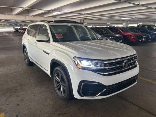 Pure White 2021 Volkswagen Atlas 3.6 V6 SE w/ Technology R-Line