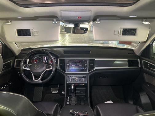 Pure White 2021 Volkswagen Atlas 3.6 V6 SE w/ Technology R-Line