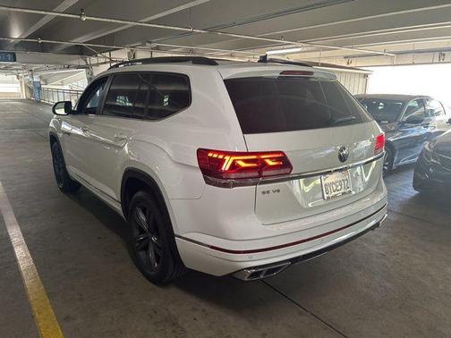 Pure White 2021 Volkswagen Atlas 3.6 V6 SE w/ Technology R-Line