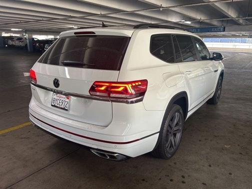 Pure White 2021 Volkswagen Atlas 3.6 V6 SE w/ Technology R-Line