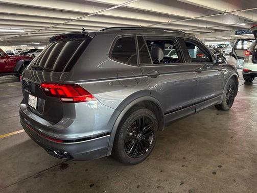 Platinum Gray Metallic 2022 Volkswagen Tiguan 2.0T SE R-Line Black