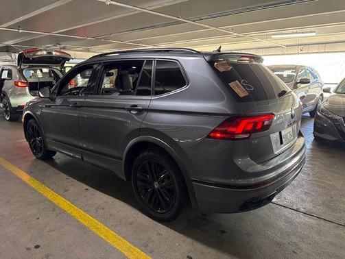 Platinum Gray Metallic 2022 Volkswagen Tiguan 2.0T SE R-Line Black