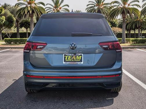 Platinum Gray Metallic 2022 Volkswagen Tiguan 2.0T SE R-Line Black