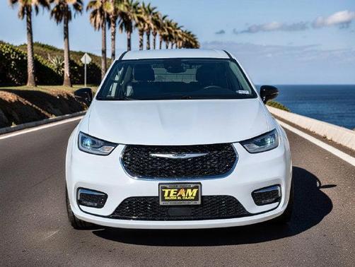 Bright White Clearcoat 2024 Chrysler Pacifica Touring-L