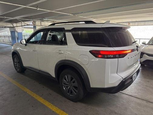 Glacier White 2025 Nissan Pathfinder SV