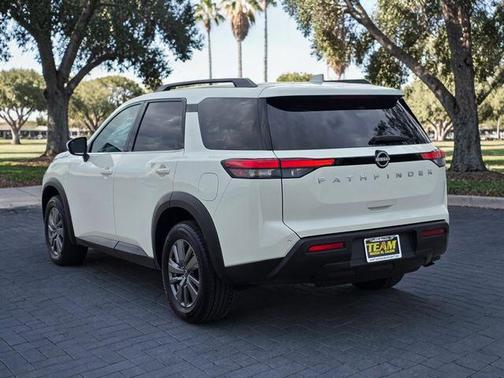 Glacier White 2025 Nissan Pathfinder SV
