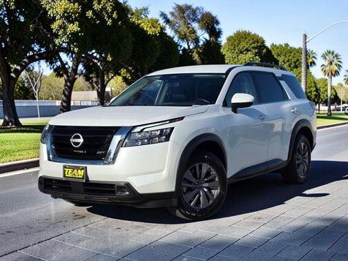 Everest White P 2025 Nissan Pathfinder SV