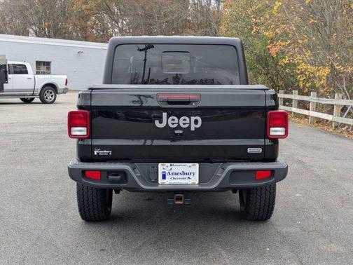 2022 Jeep Gladiator Overland