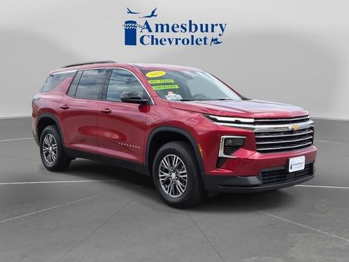 Radiant Red Tintcoat 2025 Chevrolet Traverse LT