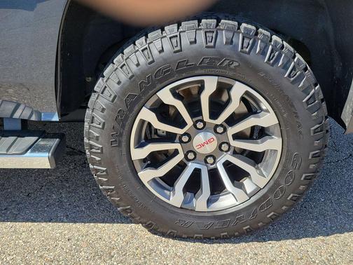 Dark Sky Metallic 2019 GMC Yukon SLT