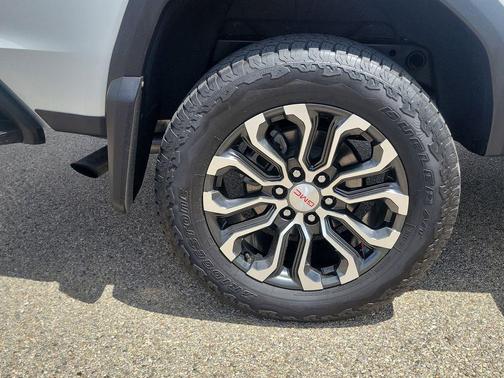 Summit White 2024 GMC Canyon Denali