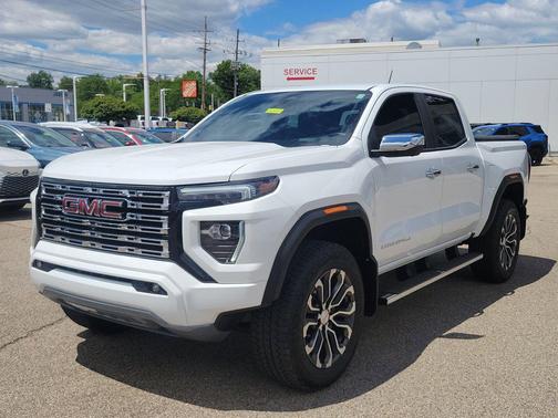 Summit White 2024 GMC Canyon Denali