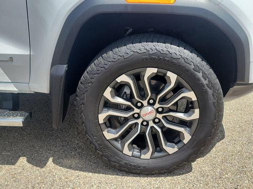 Summit White 2024 GMC Canyon Denali