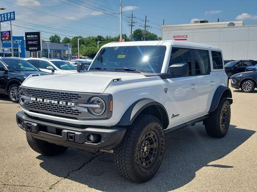 Oxford White 2026 Ford Bronco Badlands
