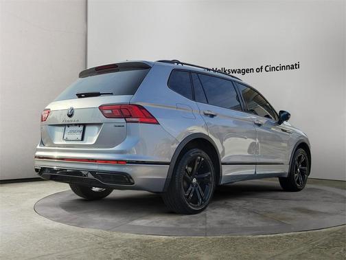 2023 Volkswagen Tiguan 2.0T SE R-Line Black
