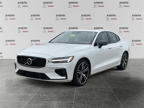 2022 Volvo S60 Recharge Plug-In Hybrid T8 R-Design Expression Extended Range