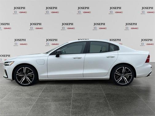 2022 Volvo S60 Recharge Plug-In Hybrid T8 R-Design Expression Extended Range