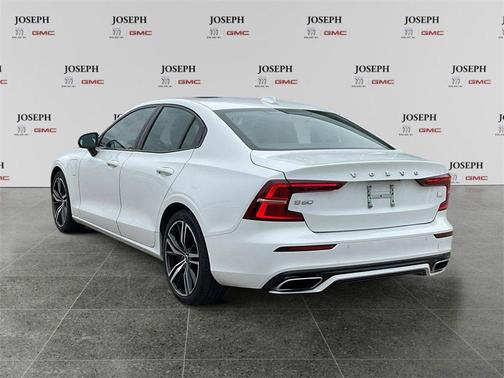 2022 Volvo S60 Recharge Plug-In Hybrid T8 R-Design Expression Extended Range