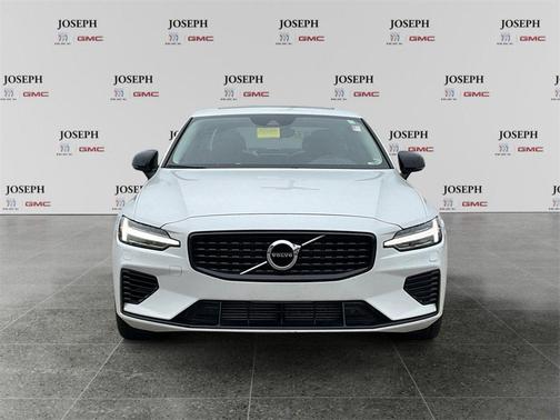 2022 Volvo S60 Recharge Plug-In Hybrid T8 R-Design Expression Extended Range
