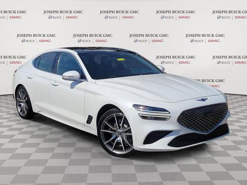 Uyuni White 2022 Genesis G70 2.0T AWD