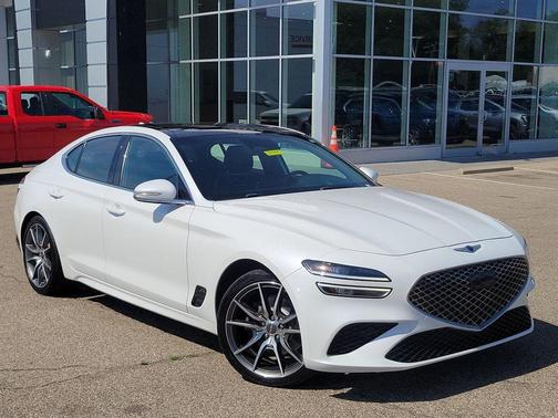 Uyuni White 2022 Genesis G70 2.0T AWD