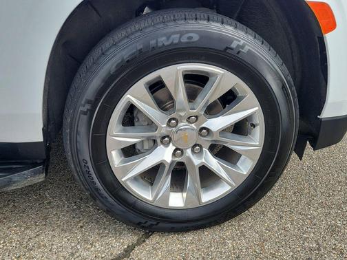 Summit White 2023 Chevrolet Suburban Premier