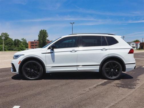 2022 Volkswagen Tiguan 2.0T SE R-Line Black