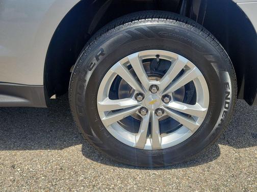 Silver Ice Metallic 2017 Chevrolet Equinox LS