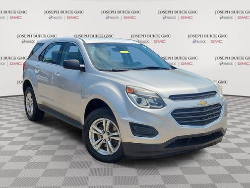 Silver Ice Metallic 2017 Chevrolet Equinox LS