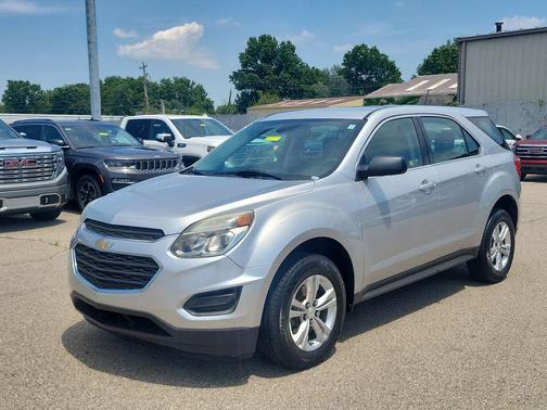 Silver Ice Metallic 2017 Chevrolet Equinox LS