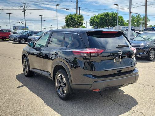 Super Black 2025 Nissan Rogue SV