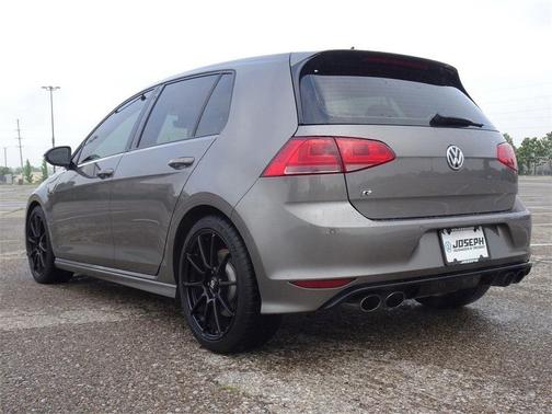 2017 Volkswagen Golf R 4-Door