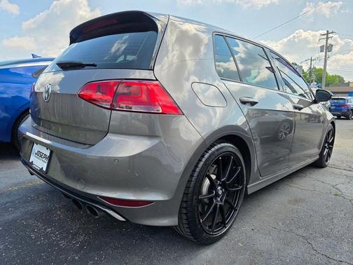 2017 Volkswagen Golf R 4-Door