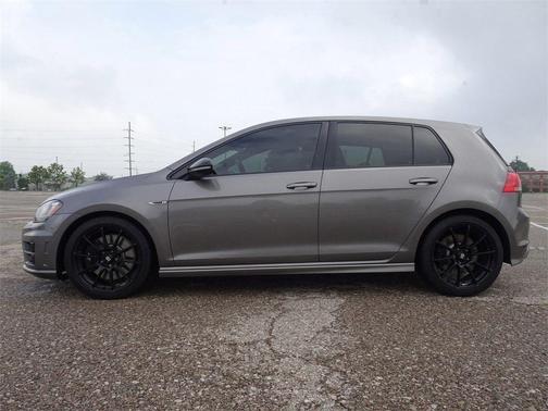 2017 Volkswagen Golf R 4-Door