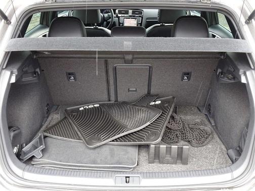 2017 Volkswagen Golf R 4-Door
