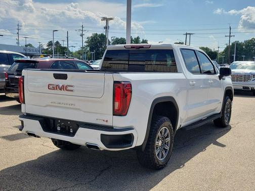 Summit White 2024 GMC Sierra 1500 AT4