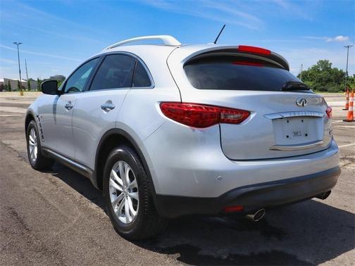 2017 INFINITI QX70 Base
